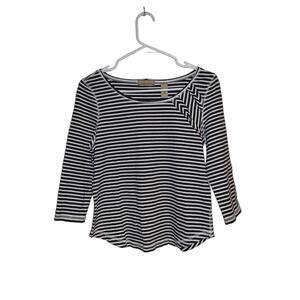 IE Women's Shirt Size Medium